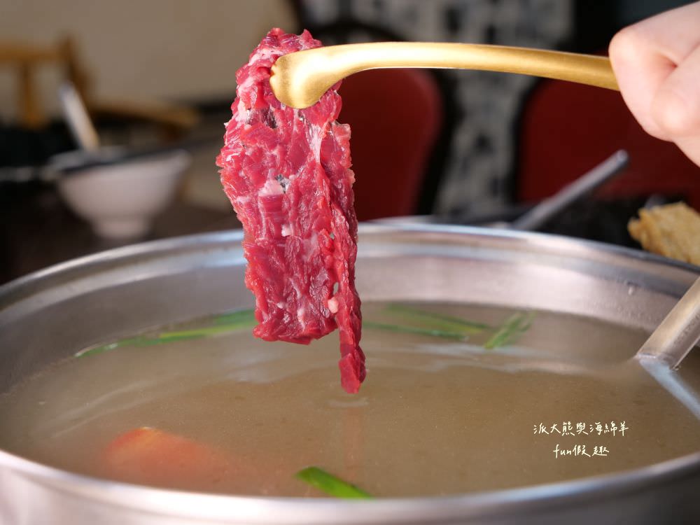 潮州牛肉陳（草屯總店）｜草屯首間來自屏東潮州的牛肉爐專賣店，新鮮直送溫體牛肉加上獨家藥膳風味湯底，搭配各種香噴噴牛肉熱炒，讓新大觀市集越晚越飄香!!!（2023.4開幕）