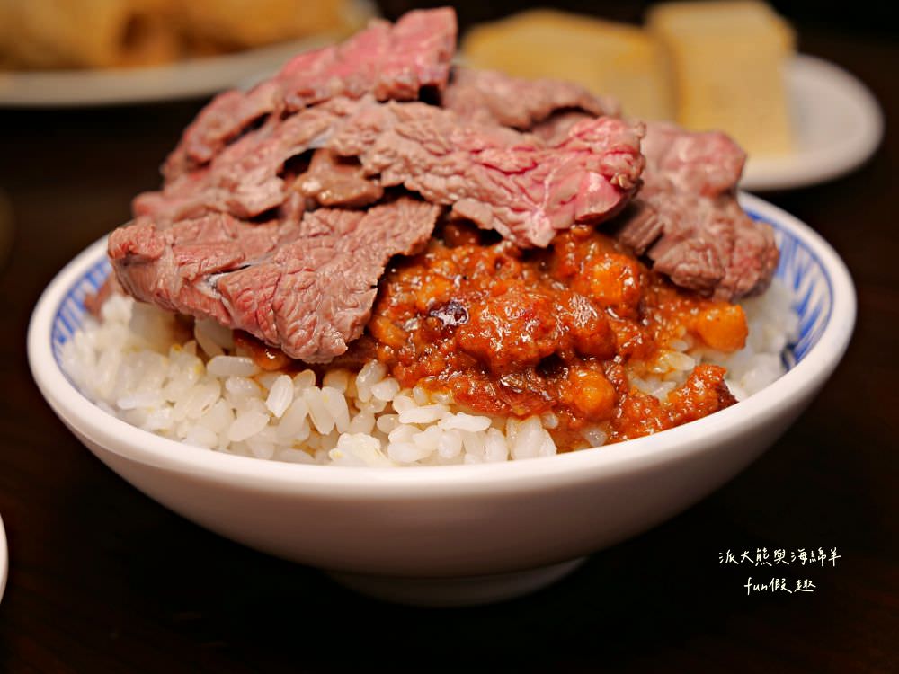 潮州牛肉陳（草屯總店）｜草屯首間來自屏東潮州的牛肉爐專賣店，新鮮直送溫體牛肉加上獨家藥膳風味湯底，搭配各種香噴噴牛肉熱炒，讓新大觀市集越晚越飄香!!!（2023.4開幕）