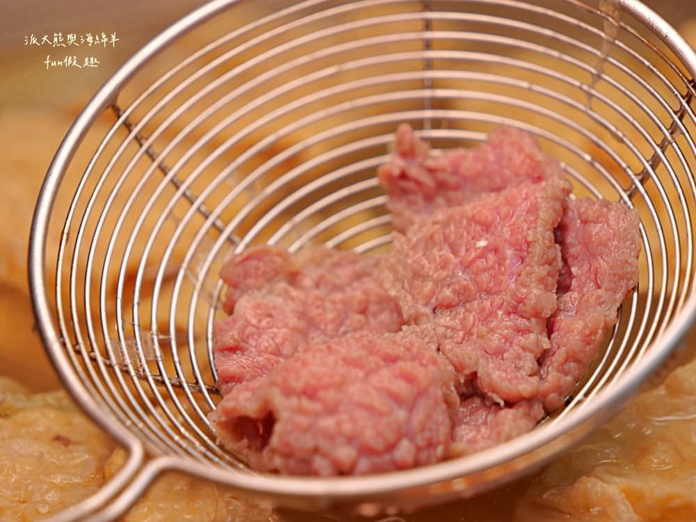 潮州牛肉陳（草屯總店）｜草屯首間來自屏東潮州的牛肉爐專賣店，新鮮直送溫體牛肉加上獨家藥膳風味湯底，搭配各種香噴噴牛肉熱炒，讓新大觀市集越晚越飄香!!!（2023.4開幕）