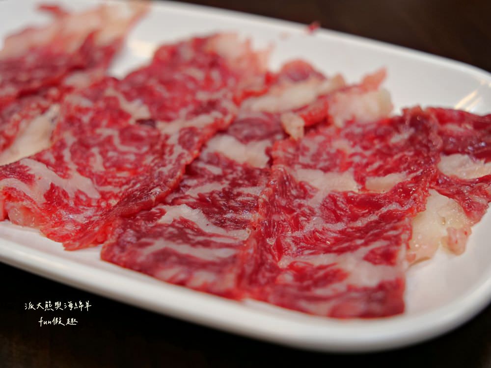 潮州牛肉陳（草屯總店）｜草屯首間來自屏東潮州的牛肉爐專賣店，新鮮直送溫體牛肉加上獨家藥膳風味湯底，搭配各種香噴噴牛肉熱炒，讓新大觀市集越晚越飄香!!!（2023.4開幕）