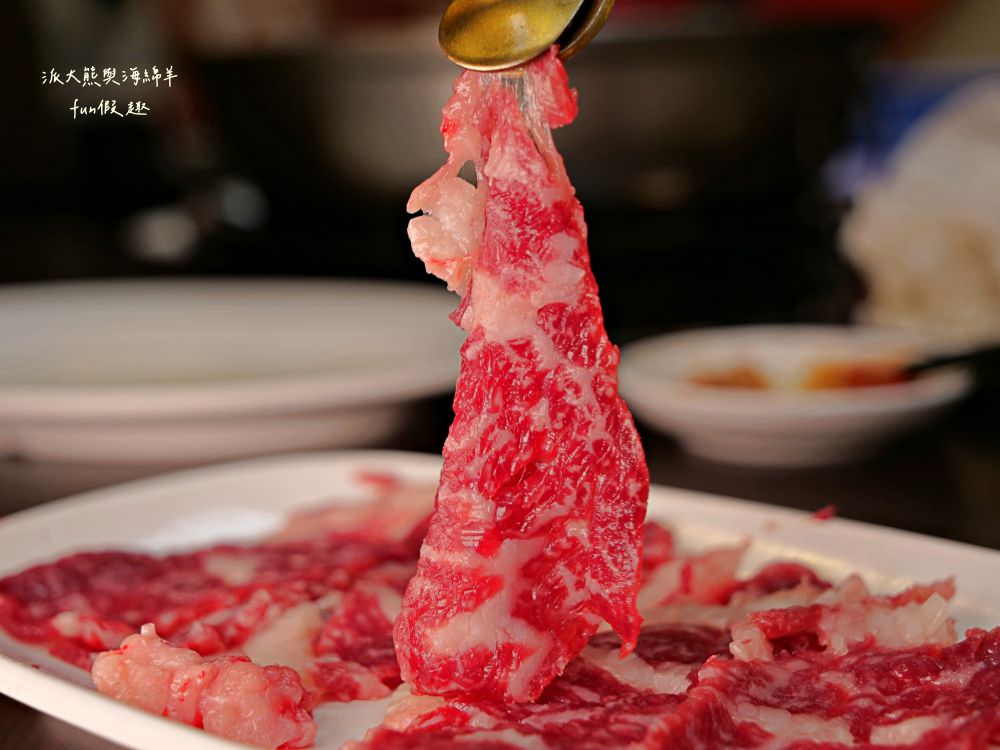 潮州牛肉陳（草屯總店）｜草屯首間來自屏東潮州的牛肉爐專賣店，新鮮直送溫體牛肉加上獨家藥膳風味湯底，搭配各種香噴噴牛肉熱炒，讓新大觀市集越晚越飄香!!!（2023.4開幕）