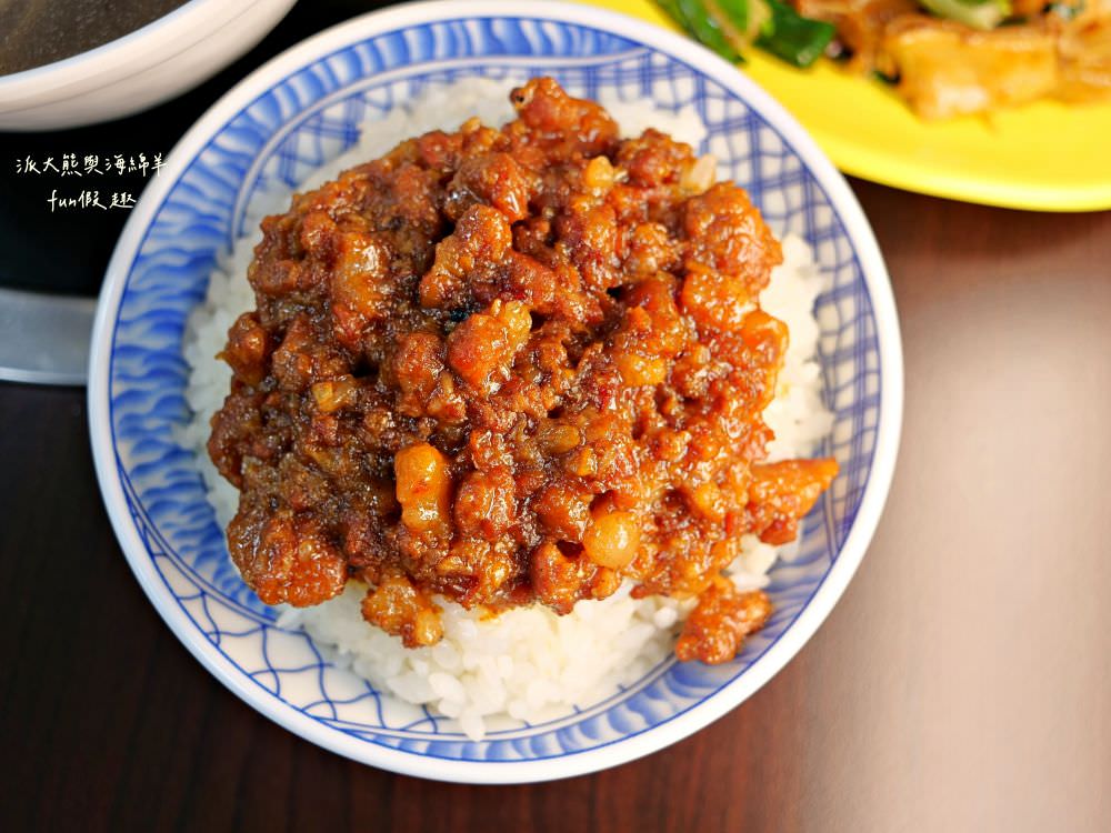 潮州牛肉陳（草屯總店）｜草屯首間來自屏東潮州的牛肉爐專賣店，新鮮直送溫體牛肉加上獨家藥膳風味湯底，搭配各種香噴噴牛肉熱炒，讓新大觀市集越晚越飄香!!!（2023.4開幕）