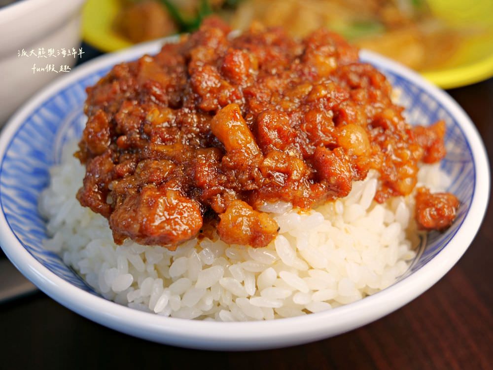 潮州牛肉陳（草屯總店）｜草屯首間來自屏東潮州的牛肉爐專賣店，新鮮直送溫體牛肉加上獨家藥膳風味湯底，搭配各種香噴噴牛肉熱炒，讓新大觀市集越晚越飄香!!!（2023.4開幕）