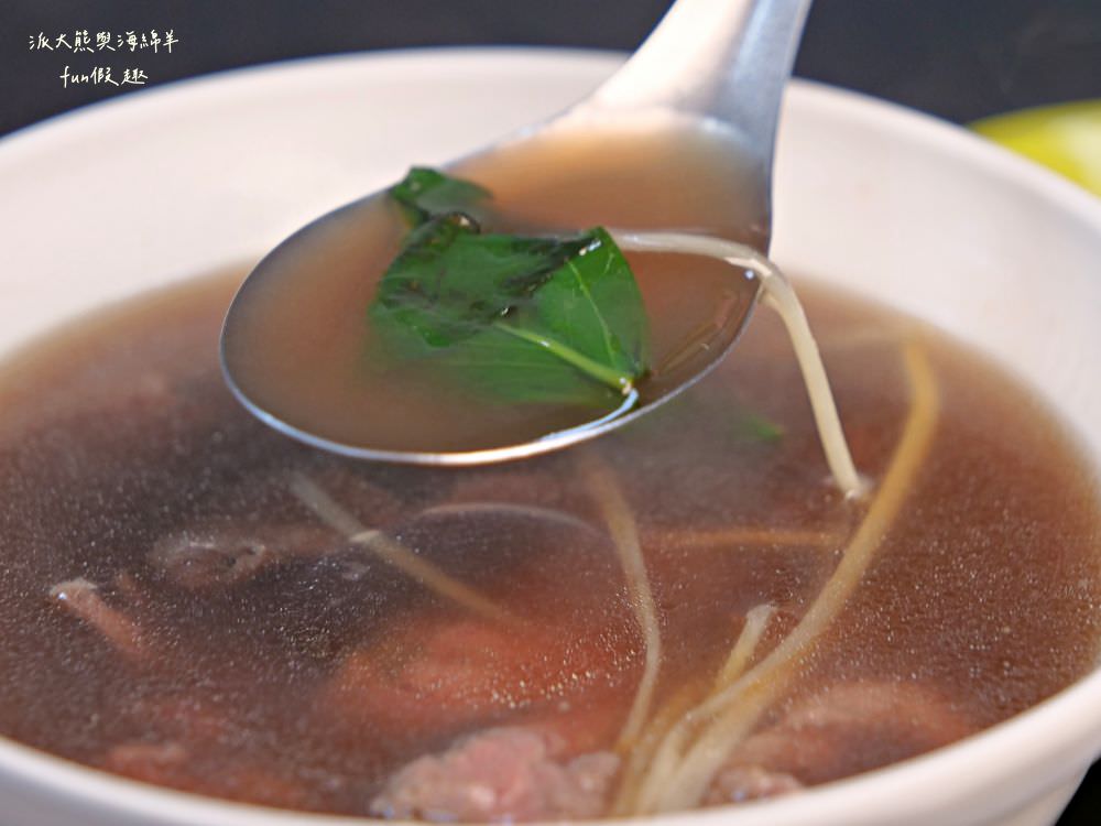 潮州牛肉陳（草屯總店）｜草屯首間來自屏東潮州的牛肉爐專賣店，新鮮直送溫體牛肉加上獨家藥膳風味湯底，搭配各種香噴噴牛肉熱炒，讓新大觀市集越晚越飄香!!!（2023.4開幕）