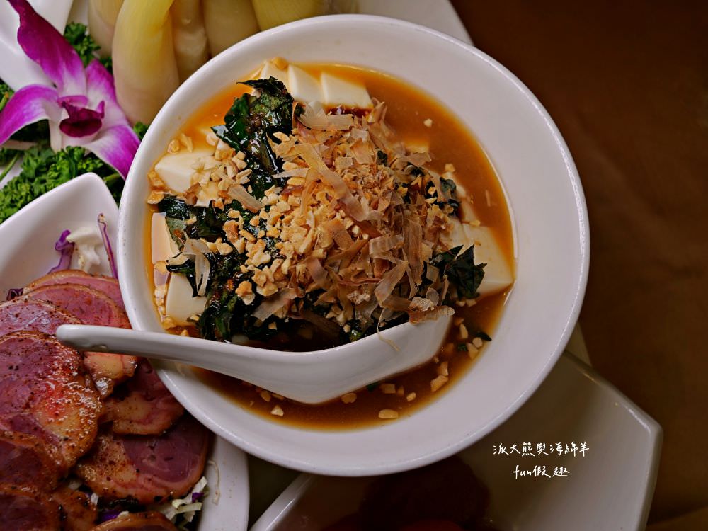 金都餐廳｜南投埔里也有揚名海內外國宴級餐廳，結合在地食材並將台菜料理注入創意元素，完成一道道充滿臺式文化的精緻國宴大菜，高貴不貴好享受!!!春節年菜圍爐好選擇～1994年創立～