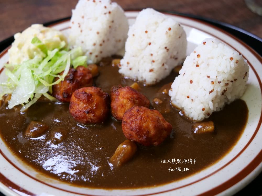 靑弎珈啡社｜藏匿草屯碧山路深巷裡的質感咖哩專賣餐館，2樓老宅改建隨處可見日式文青風情，假期就以美好早午餐或精緻下午茶，來度過慵懶輕奢的閒暇時光!!!另有輕鹹食、甜點及咖啡