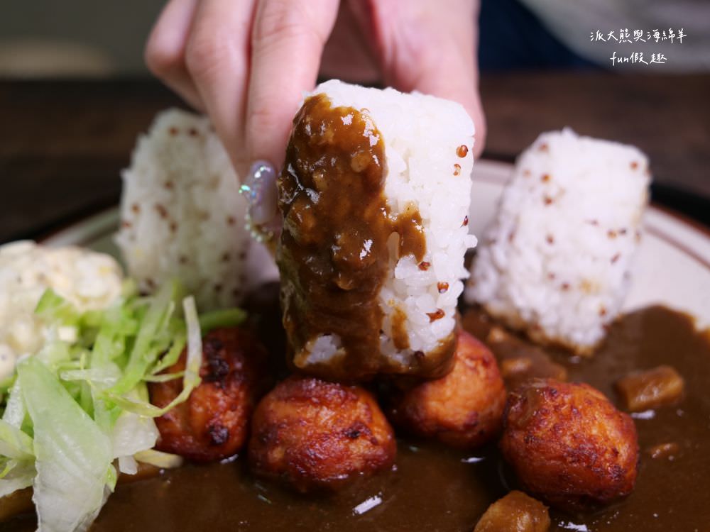 靑弎珈啡社｜藏匿草屯碧山路深巷裡的質感咖哩專賣餐館，2樓老宅改建隨處可見日式文青風情，假期就以美好早午餐或精緻下午茶，來度過慵懶輕奢的閒暇時光!!!另有輕鹹食、甜點及咖啡