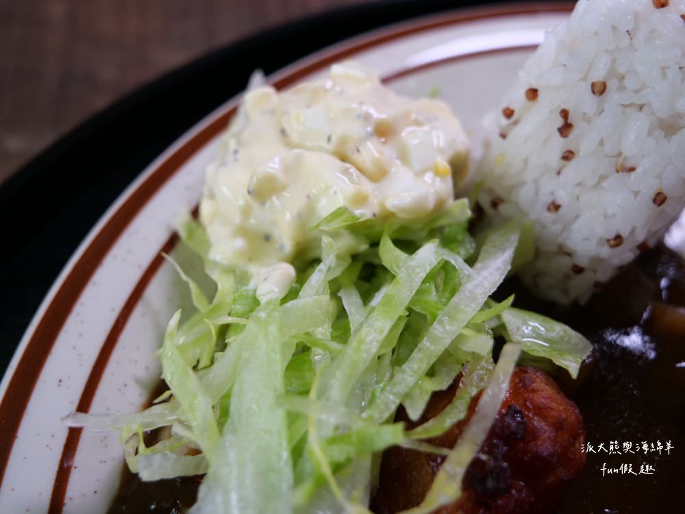 靑弎珈啡社｜藏匿草屯碧山路深巷裡的質感咖哩專賣餐館，2樓老宅改建隨處可見日式文青風情，假期就以美好早午餐或精緻下午茶，來度過慵懶輕奢的閒暇時光!!!另有輕鹹食、甜點及咖啡