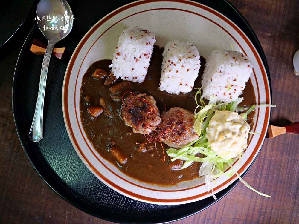 靑弎珈啡社｜藏匿草屯碧山路深巷裡的質感咖哩專賣餐館，2樓老宅改建隨處可見日式文青風情，假期就以美好早午餐或精緻下午茶，來度過慵懶輕奢的閒暇時光!!!另有輕鹹食、甜點及咖啡