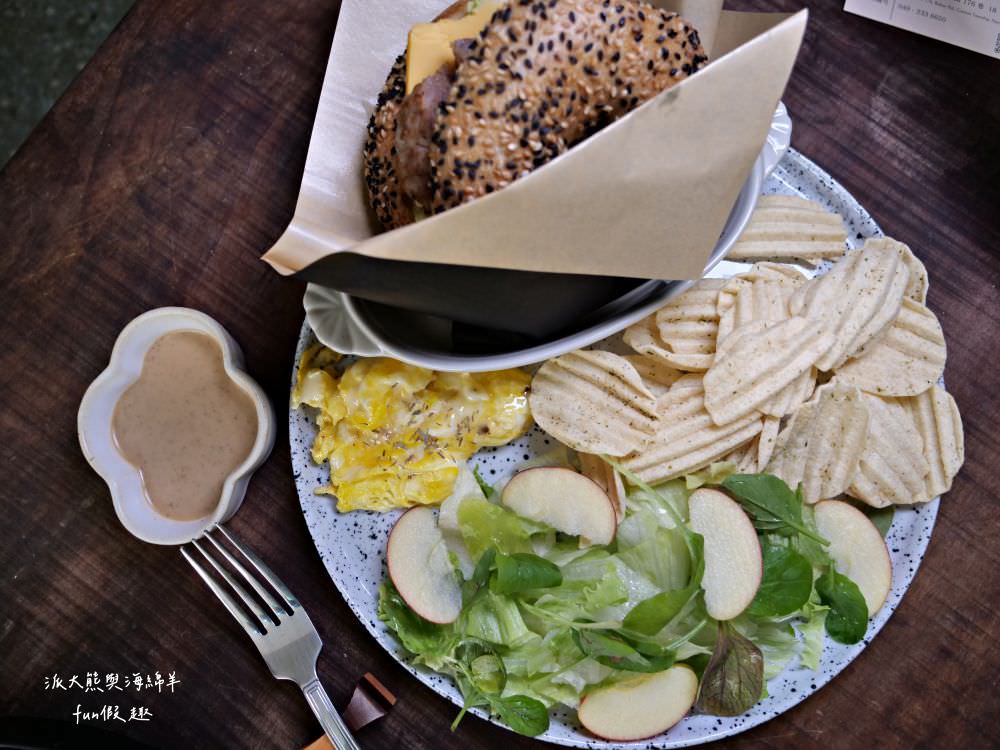 靑弎珈啡社｜藏匿草屯碧山路深巷裡的質感咖哩專賣餐館，2樓老宅改建隨處可見日式文青風情，假期就以美好早午餐或精緻下午茶，來度過慵懶輕奢的閒暇時光!!!另有輕鹹食、甜點及咖啡