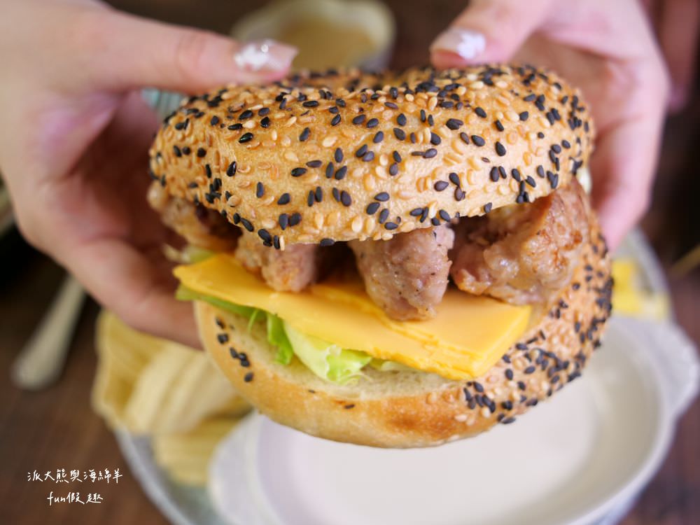 靑弎珈啡社｜藏匿草屯碧山路深巷裡的質感咖哩專賣餐館，2樓老宅改建隨處可見日式文青風情，假期就以美好早午餐或精緻下午茶，來度過慵懶輕奢的閒暇時光!!!另有輕鹹食、甜點及咖啡