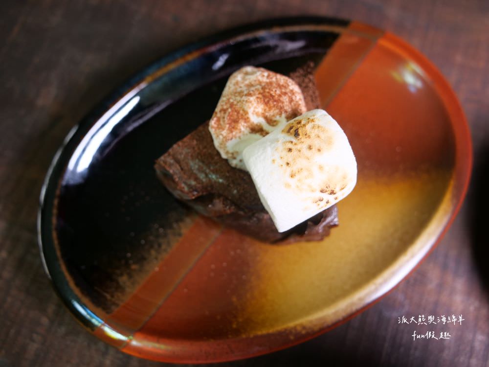 靑弎珈啡社｜藏匿草屯碧山路深巷裡的質感咖哩專賣餐館，2樓老宅改建隨處可見日式文青風情，假期就以美好早午餐或精緻下午茶，來度過慵懶輕奢的閒暇時光!!!另有輕鹹食、甜點及咖啡