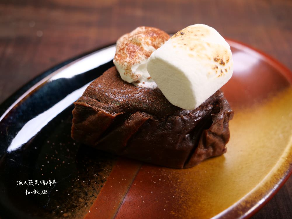 靑弎珈啡社｜藏匿草屯碧山路深巷裡的質感咖哩專賣餐館，2樓老宅改建隨處可見日式文青風情，假期就以美好早午餐或精緻下午茶，來度過慵懶輕奢的閒暇時光!!!另有輕鹹食、甜點及咖啡