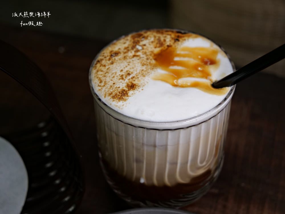 靑弎珈啡社｜藏匿草屯碧山路深巷裡的質感咖哩專賣餐館，2樓老宅改建隨處可見日式文青風情，假期就以美好早午餐或精緻下午茶，來度過慵懶輕奢的閒暇時光!!!另有輕鹹食、甜點及咖啡