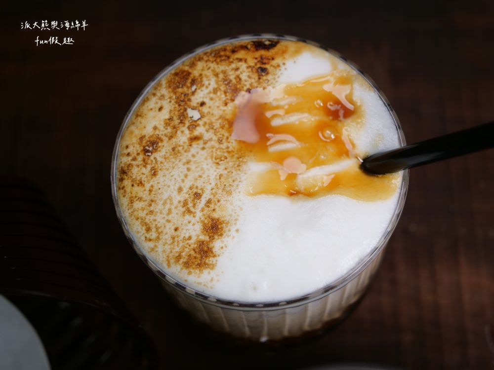 靑弎珈啡社｜藏匿草屯碧山路深巷裡的質感咖哩專賣餐館，2樓老宅改建隨處可見日式文青風情，假期就以美好早午餐或精緻下午茶，來度過慵懶輕奢的閒暇時光!!!另有輕鹹食、甜點及咖啡