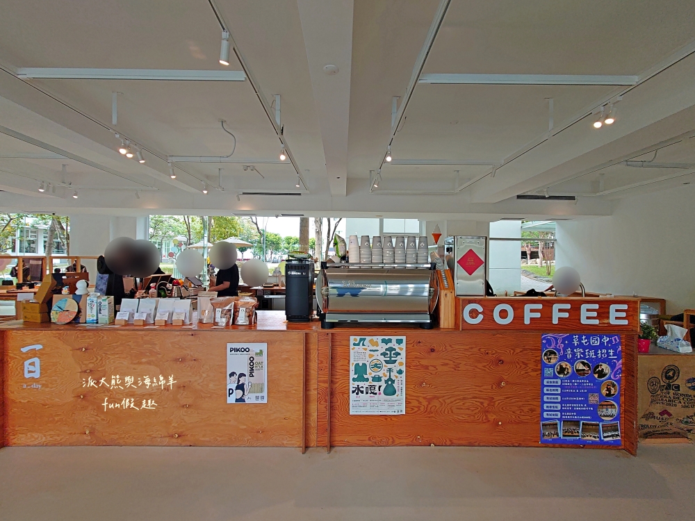 一日咖啡｜草屯手工藝中心生活工藝館1F高質感手沖咖啡，結合在地手工藝，秉持什一堂烘焙坊與Sundawn Coffee Roaster日晨咖啡的好手藝，咖啡、飲品與甜點都很優的文青咖啡廳!!!周末家庭親子旅遊好去處+1～
