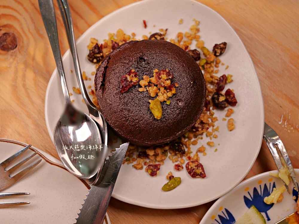 一日咖啡｜草屯手工藝中心生活工藝館1F高質感手沖咖啡，結合在地手工藝，秉持什一堂烘焙坊與Sundawn Coffee Roaster日晨咖啡的好手藝，咖啡、飲品與甜點都很優的文青咖啡廳!!!周末家庭親子旅遊好去處+1～