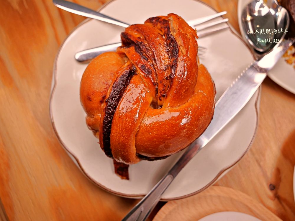 一日咖啡｜草屯手工藝中心生活工藝館1F高質感手沖咖啡，結合在地手工藝，秉持什一堂烘焙坊與Sundawn Coffee Roaster日晨咖啡的好手藝，咖啡、飲品與甜點都很優的文青咖啡廳!!!周末家庭親子旅遊好去處+1～