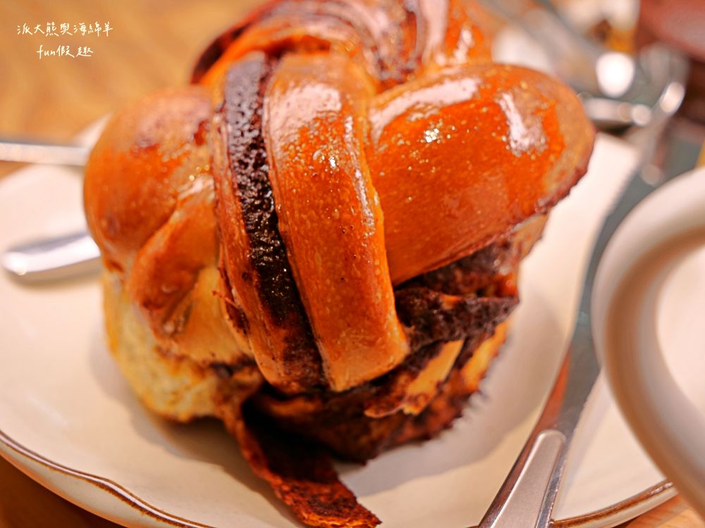 一日咖啡｜草屯手工藝中心生活工藝館1F高質感手沖咖啡，結合在地手工藝，秉持什一堂烘焙坊與Sundawn Coffee Roaster日晨咖啡的好手藝，咖啡、飲品與甜點都很優的文青咖啡廳!!!周末家庭親子旅遊好去處+1～