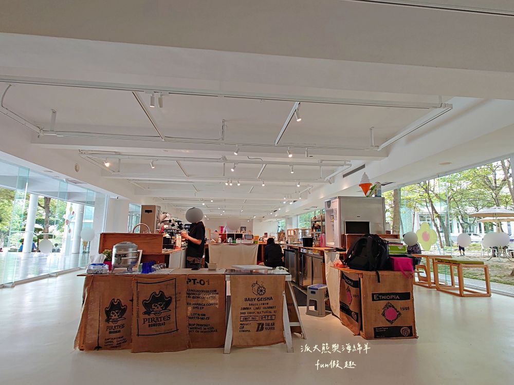 一日咖啡｜草屯手工藝中心生活工藝館1F高質感手沖咖啡，結合在地手工藝，秉持什一堂烘焙坊與Sundawn Coffee Roaster日晨咖啡的好手藝，咖啡、飲品與甜點都很優的文青咖啡廳!!!周末家庭親子旅遊好去處+1～