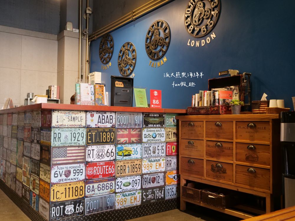 圖森文旅（Tourism Inn）︱鄰近永康車站及國道1號交流道的簡約商務型文旅，結合文青與輕工業裝潢風格，文旅麻雀雖小但五臟俱全的平價優質好選擇，頂樓還有絕美玻璃屋親子可欣賞無敵夜景!!!105年開幕～