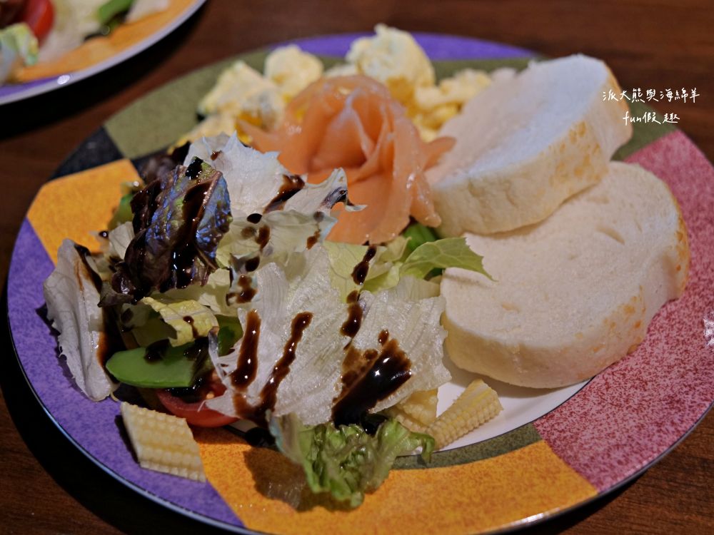 圖森文旅（Tourism Inn）︱鄰近永康車站及國道1號交流道的簡約商務型文旅，結合文青與輕工業裝潢風格，文旅麻雀雖小但五臟俱全的平價優質好選擇，頂樓還有絕美玻璃屋親子可欣賞無敵夜景!!!105年開幕～