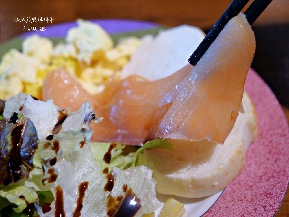 圖森文旅（Tourism Inn）︱鄰近永康車站及國道1號交流道的簡約商務型文旅，結合文青與輕工業裝潢風格，文旅麻雀雖小但五臟俱全的平價優質好選擇，頂樓還有絕美玻璃屋親子可欣賞無敵夜景!!!105年開幕～