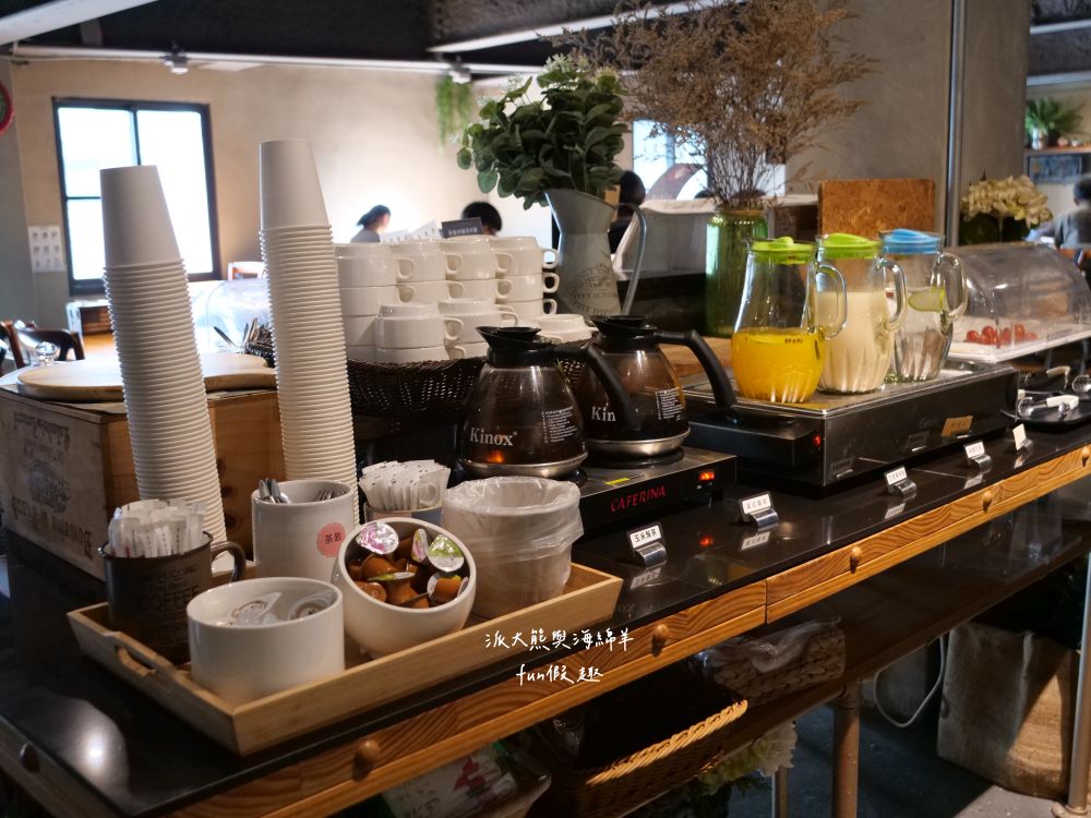 圖森文旅（Tourism Inn）︱鄰近永康車站及國道1號交流道的簡約商務型文旅，結合文青與輕工業裝潢風格，文旅麻雀雖小但五臟俱全的平價優質好選擇，頂樓還有絕美玻璃屋親子可欣賞無敵夜景!!!105年開幕～