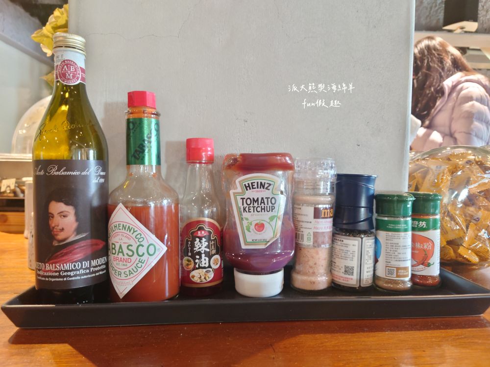 圖森文旅（Tourism Inn）︱鄰近永康車站及國道1號交流道的簡約商務型文旅，結合文青與輕工業裝潢風格，文旅麻雀雖小但五臟俱全的平價優質好選擇，頂樓還有絕美玻璃屋親子可欣賞無敵夜景!!!105年開幕～