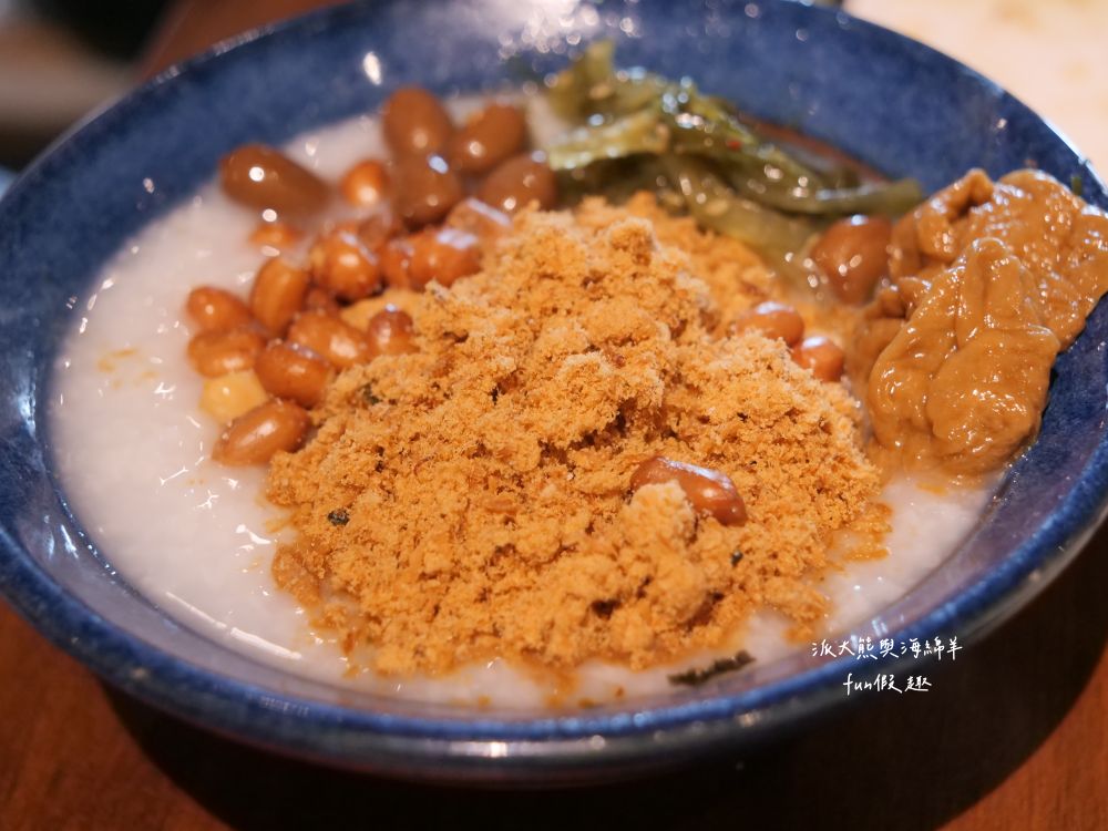 圖森文旅（Tourism Inn）︱鄰近永康車站及國道1號交流道的簡約商務型文旅，結合文青與輕工業裝潢風格，文旅麻雀雖小但五臟俱全的平價優質好選擇，頂樓還有絕美玻璃屋親子可欣賞無敵夜景!!!105年開幕～