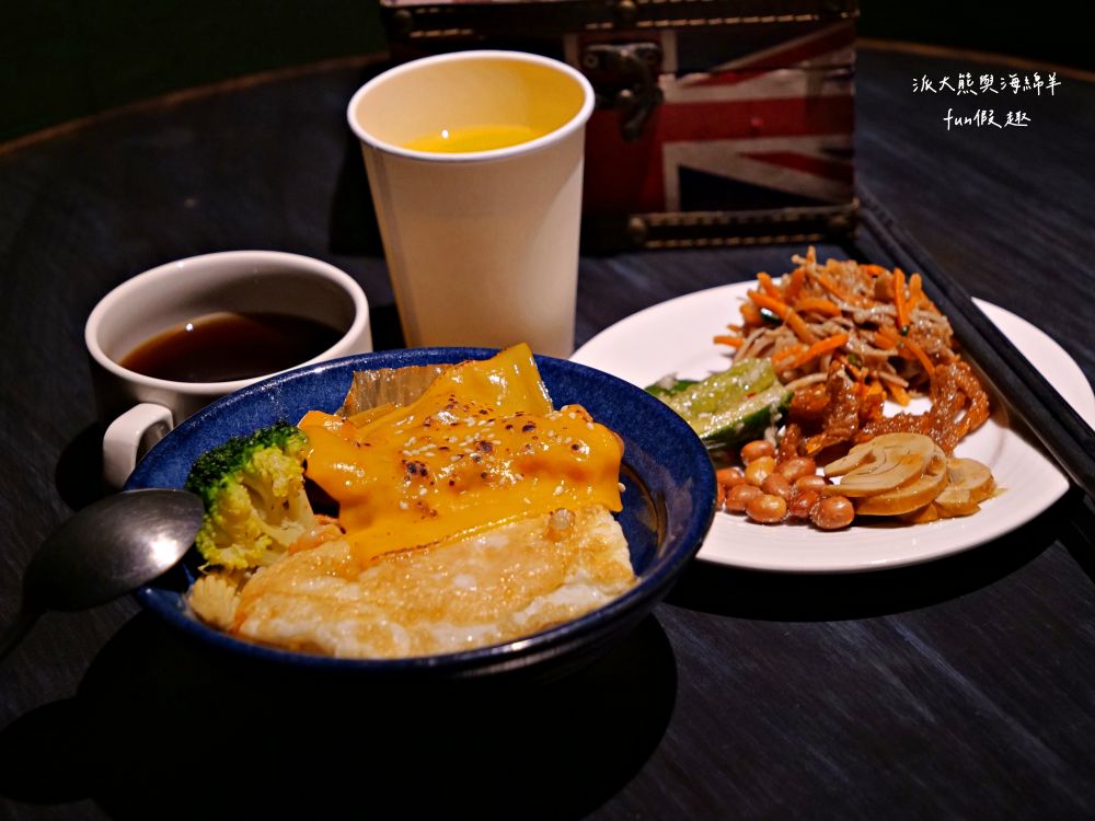 圖森文旅（Tourism Inn）︱鄰近永康車站及國道1號交流道的簡約商務型文旅，結合文青與輕工業裝潢風格，文旅麻雀雖小但五臟俱全的平價優質好選擇，頂樓還有絕美玻璃屋親子可欣賞無敵夜景!!!105年開幕～