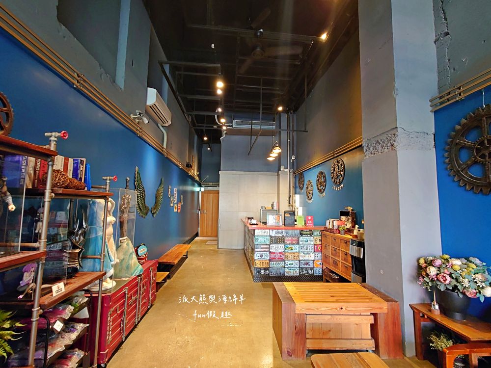 圖森文旅（Tourism Inn）︱鄰近永康車站及國道1號交流道的簡約商務型文旅，結合文青與輕工業裝潢風格，文旅麻雀雖小但五臟俱全的平價優質好選擇，頂樓還有絕美玻璃屋親子可欣賞無敵夜景!!!105年開幕～