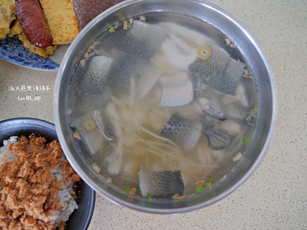 展哥虱目魚粥（永通2店）｜研發推出砂鍋魚頭新創菜色進行差異化經營，臺南學甲特產虱目魚料理新起之秀，二代延續永通總店的鮮甜無刺魚湯，寬敞空間的舒適用餐好選擇～