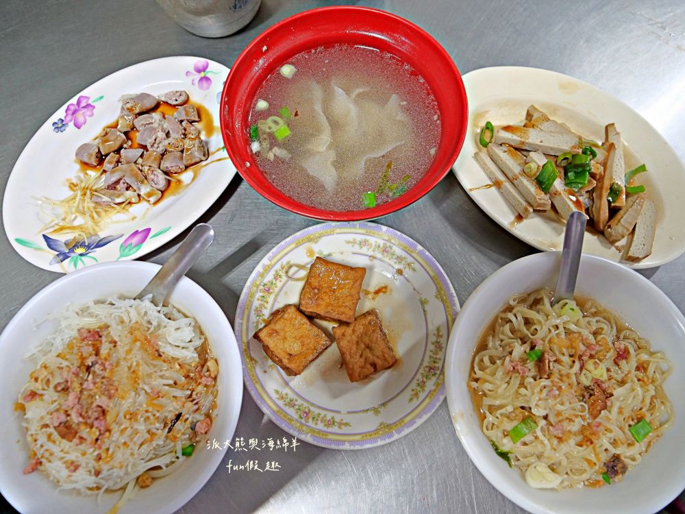民權街92巷意麵老店｜南投市隱藏巷弄裡在地美食，從下午3點開始營業到宵夜的南投意麵，每種餐點都是超親民銅板價，夜裡嘴饞發作就來這裡享受飄香數十載的阿公阿嬤好手藝～