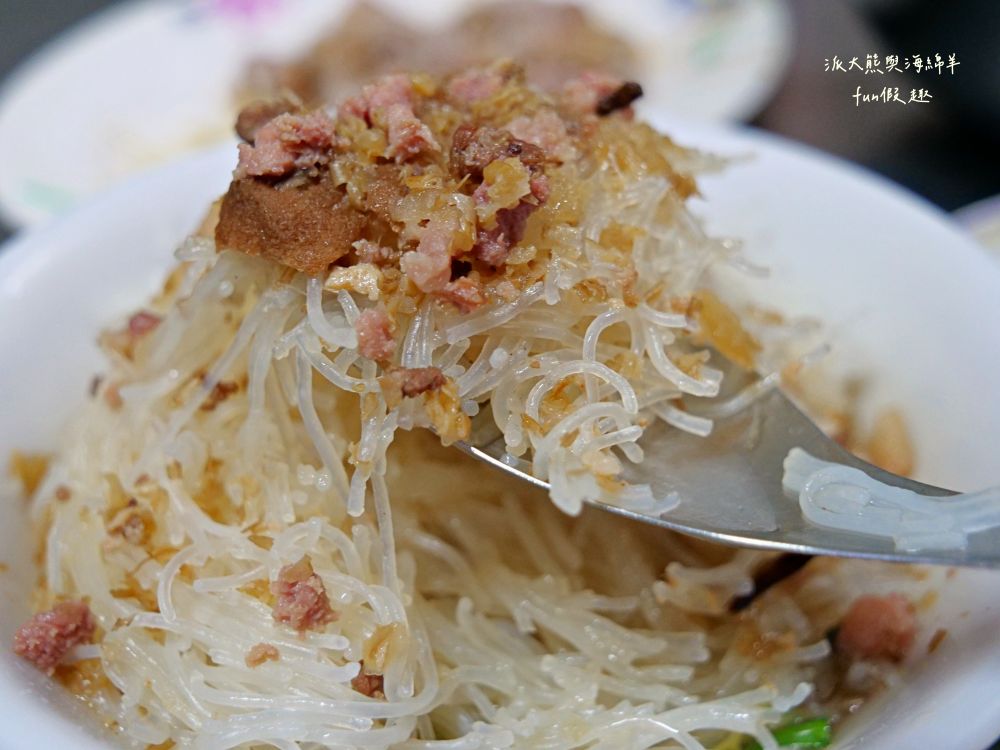 民權街92巷意麵老店｜南投市隱藏巷弄裡在地美食，從下午3點開始營業到宵夜的南投意麵，每種餐點都是超親民銅板價，夜裡嘴饞發作就來這裡享受飄香數十載的阿公阿嬤好手藝～