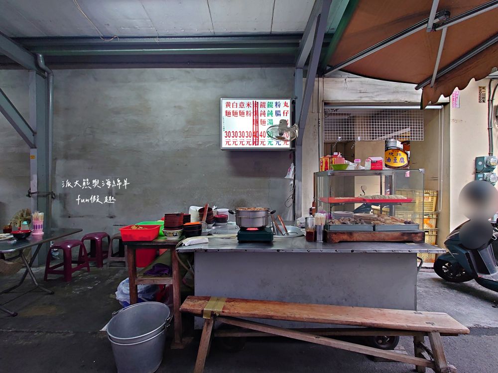 民權街92巷意麵老店｜南投市隱藏巷弄裡在地美食，從下午3點開始營業到宵夜的南投意麵，每種餐點都是超親民銅板價，夜裡嘴饞發作就來這裡享受飄香數十載的阿公阿嬤好手藝～