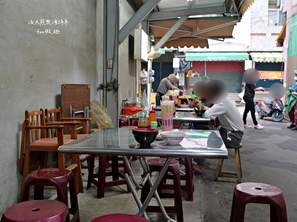 民權街92巷意麵老店｜南投市隱藏巷弄裡在地美食，從下午3點開始營業到宵夜的南投意麵，每種餐點都是超親民銅板價，夜裡嘴饞發作就來這裡享受飄香數十載的阿公阿嬤好手藝～