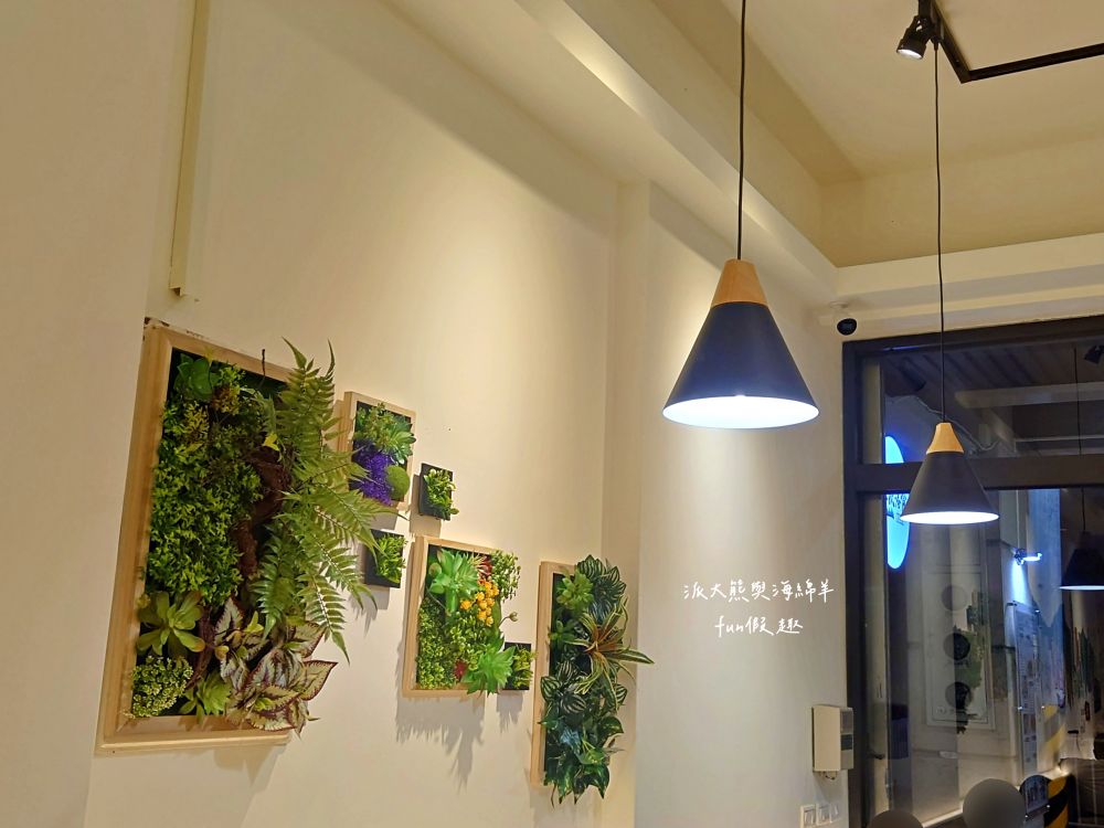 港飲港食茶餐廳｜花蓮也能吃到正宗道地港式茶餐廳，由土生土長的香港大廚還原各種港點風味，是花蓮必吃平價港飲優質首選美食!上午11點開始營業～