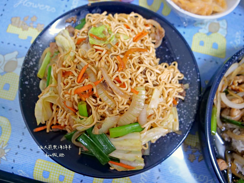 禾家食堂｜臺南學甲中山路的溫馨食堂，夏日內用冷氣供應，推薦獨家秘製炒泡麵與蔥爆蓋飯，用心手做好滋味～110年底開幕
