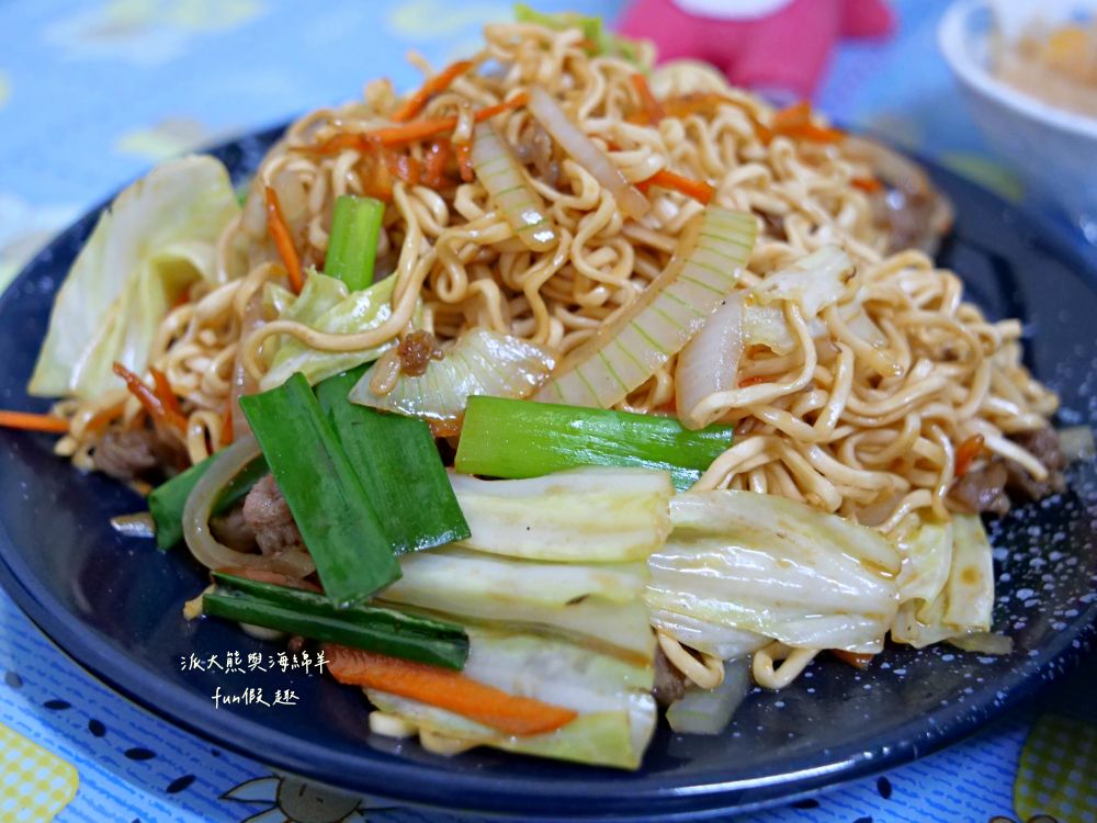 禾家食堂｜臺南學甲中山路的溫馨食堂，夏日內用冷氣供應，推薦獨家秘製炒泡麵與蔥爆蓋飯，用心手做好滋味～110年底開幕