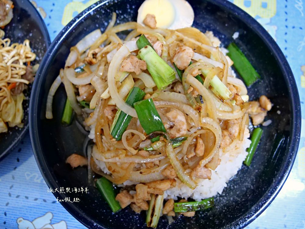 禾家食堂｜臺南學甲中山路的溫馨食堂，夏日內用冷氣供應，推薦獨家秘製炒泡麵與蔥爆蓋飯，用心手做好滋味～110年底開幕
