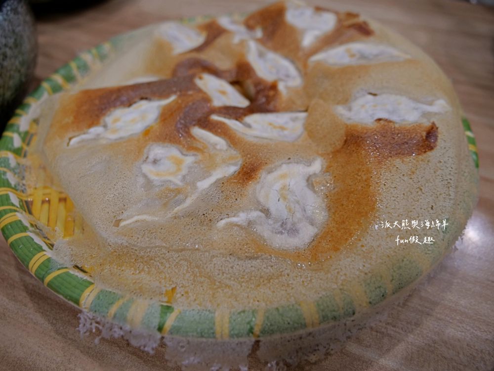 麵家二眷-永康店｜以牛肉麵與七種口味的冰花圓盤煎餃2大餐點為招牌，臺南永康區鹽行特色眷村味，還有提供獨特寬版皮帶麵與限量帶骨牛肋排，內用還可以享用古早味豆花吃到飽!!!