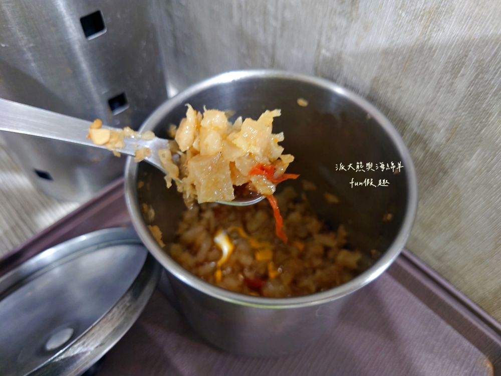 麵家二眷-永康店｜以牛肉麵與七種口味的冰花圓盤煎餃2大餐點為招牌，臺南永康區鹽行特色眷村味，還有提供獨特寬版皮帶麵與限量帶骨牛肋排，內用還可以享用古早味豆花吃到飽!!!