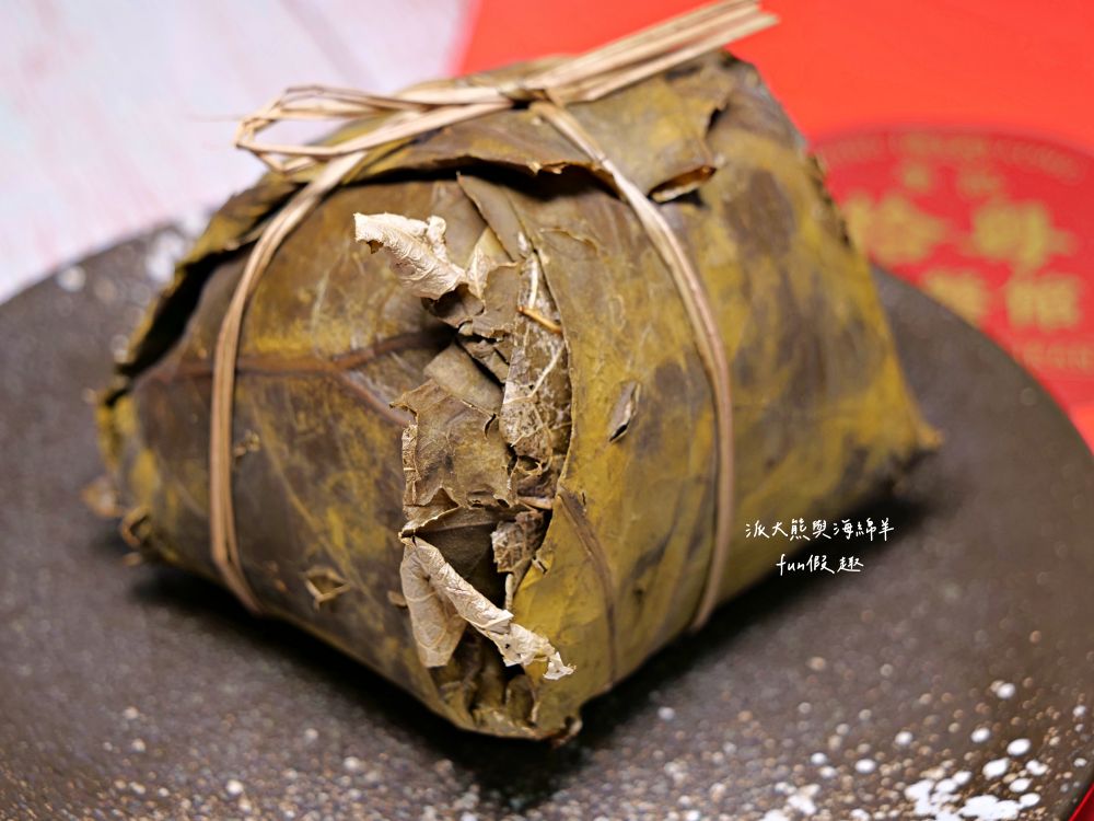 拾粵至尊粿蒸粽︱2024端午節慶限定巨無霸港式粿蒸粽，每顆重達12兩且粽料嚴選多種食材，根本就是肉粽至尊，佳節自用送禮兩相宜～拾粵茶餐館&李記港式燒臘隆重推出!