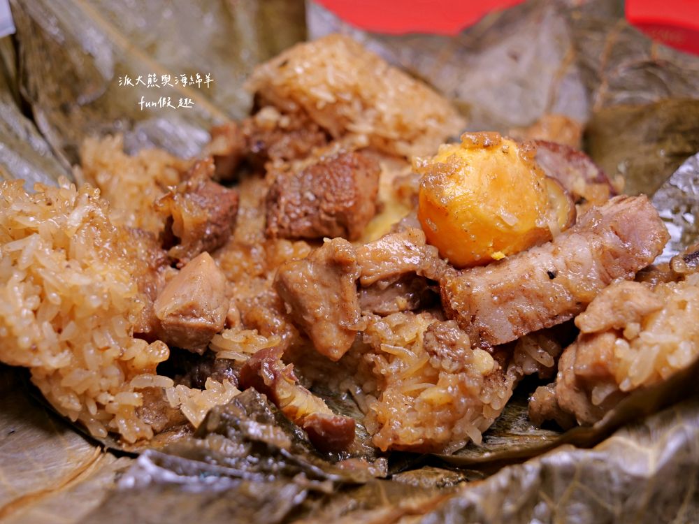 拾粵至尊粿蒸粽︱2024端午節慶限定巨無霸港式粿蒸粽，每顆重達12兩且粽料嚴選多種食材，根本就是肉粽至尊，佳節自用送禮兩相宜～拾粵茶餐館&李記港式燒臘隆重推出!