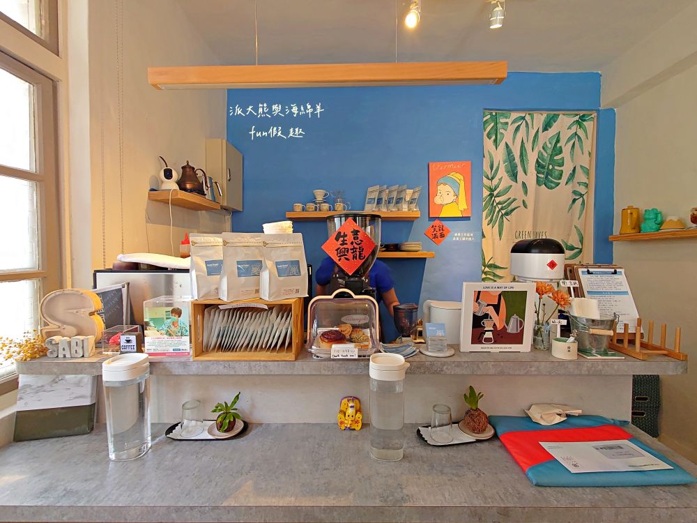 SabiSabi Coffee&Sweets｜被神級肉桂捲佐冰淇淋所耽誤的老宅咖啡廳，隱身花蓮美崙巷弄之間，午後來杯西西里氣泡檸檬美式搭配大人味提拉米蘇，感受洄瀾慵懶慢活步調～原創始店Wasabi coffee 的美崙2號店