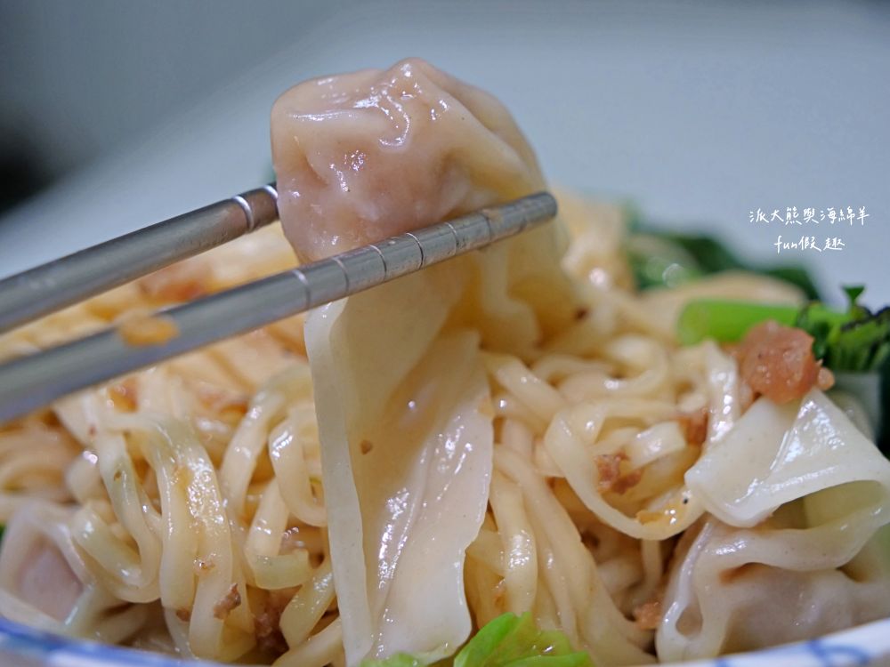 南投肉圓仔湯意麵｜南投復興路無招牌的路邊麵攤，在地人推薦南投意麵搭配肉圓仔湯，份量十足CP值高，必吃南投意麵、肉圓仔湯、餛飩麵與各類小菜!!!上午11點營業到晚上7點～