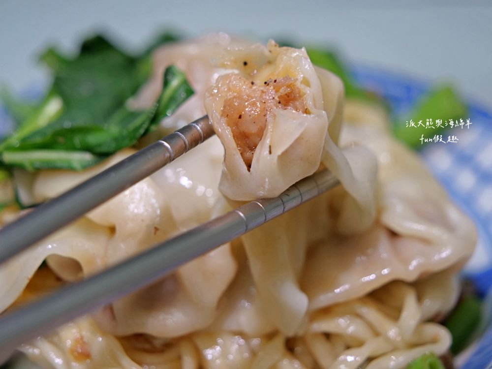 南投肉圓仔湯意麵｜南投復興路無招牌的路邊麵攤，在地人推薦南投意麵搭配肉圓仔湯，份量十足CP值高，必吃南投意麵、肉圓仔湯、餛飩麵與各類小菜!!!上午11點營業到晚上7點～