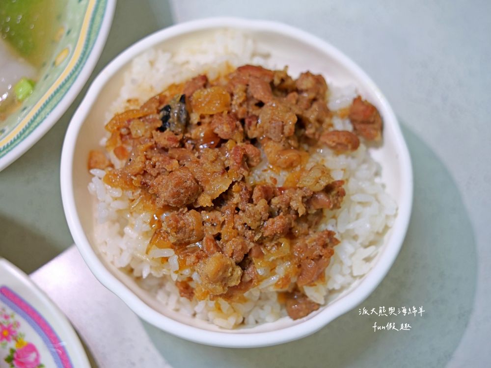 南投肉圓仔湯意麵｜南投復興路無招牌的路邊麵攤，在地人推薦南投意麵搭配肉圓仔湯，份量十足CP值高，必吃南投意麵、肉圓仔湯、餛飩麵與各類小菜!!!上午11點營業到晚上7點～