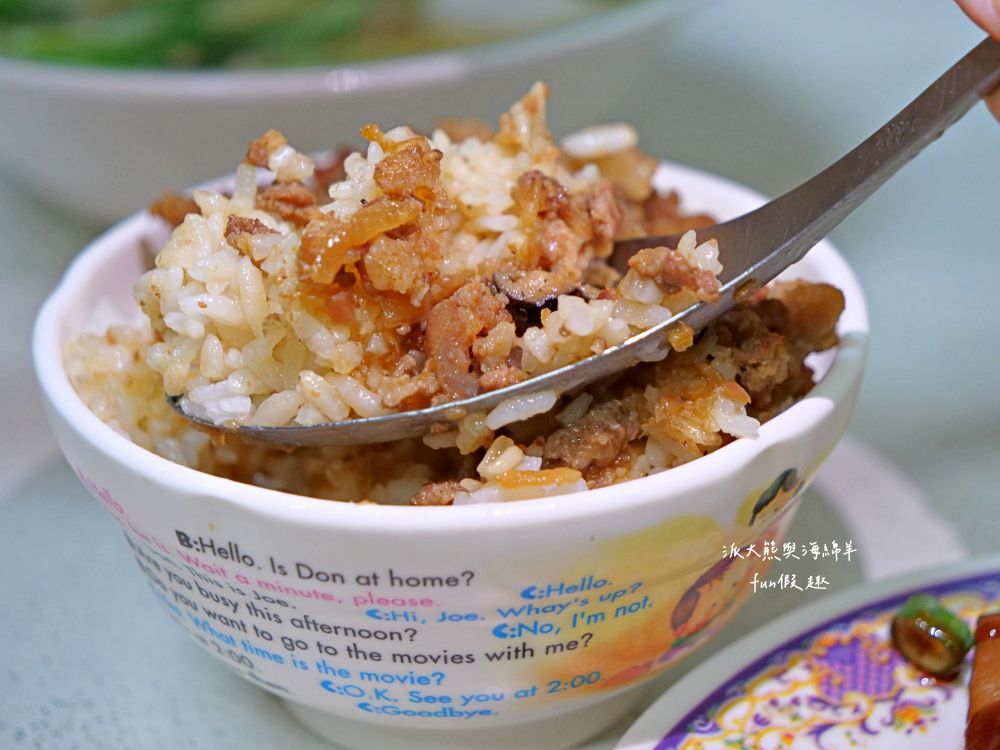 南投肉圓仔湯意麵｜南投復興路無招牌的路邊麵攤，在地人推薦南投意麵搭配肉圓仔湯，份量十足CP值高，必吃南投意麵、肉圓仔湯、餛飩麵與各類小菜!!!上午11點營業到晚上7點～